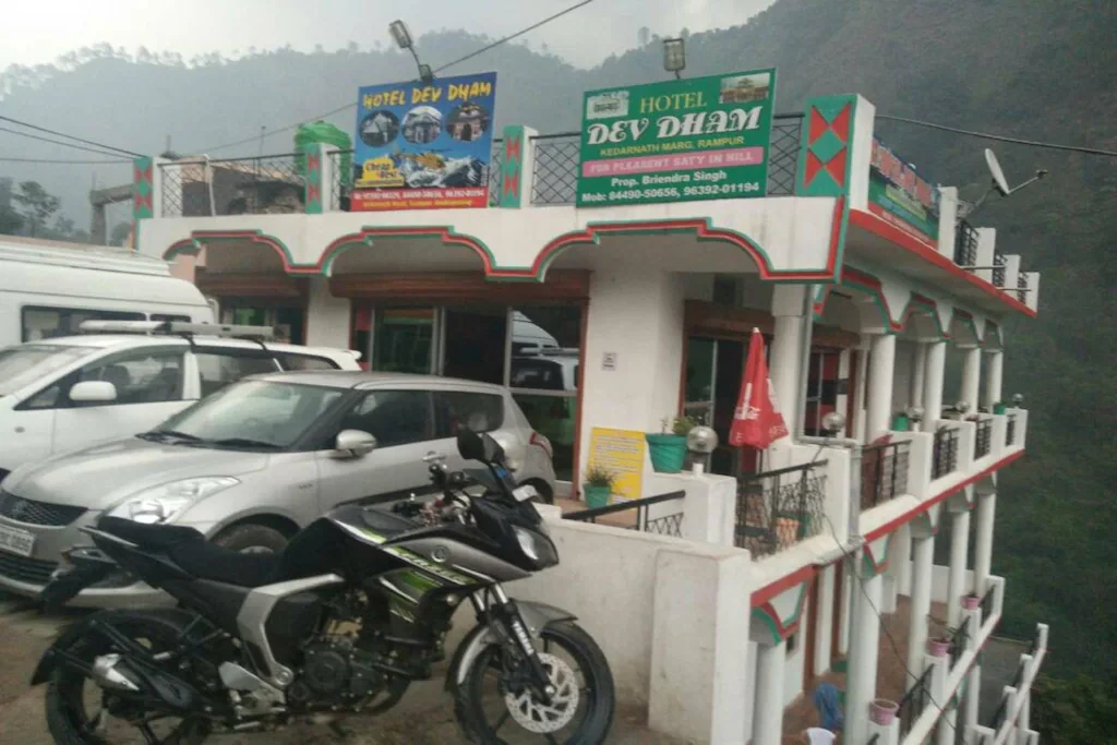 Hotel Dev Dham Sonprayag [Hotel Parking]